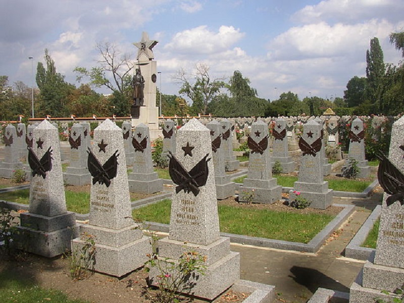 Red_Army_section_Olsany_Cemetery_Prague